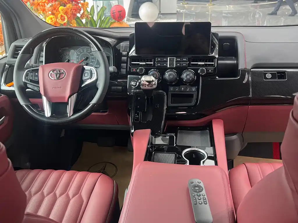 Toyota HiAce 2025 3.5L AT