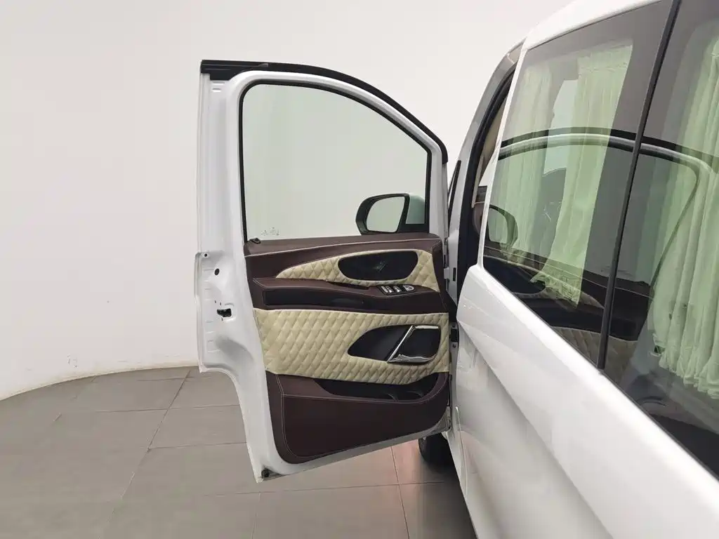 Mercedes-Benz Vito — миниатюра 8
