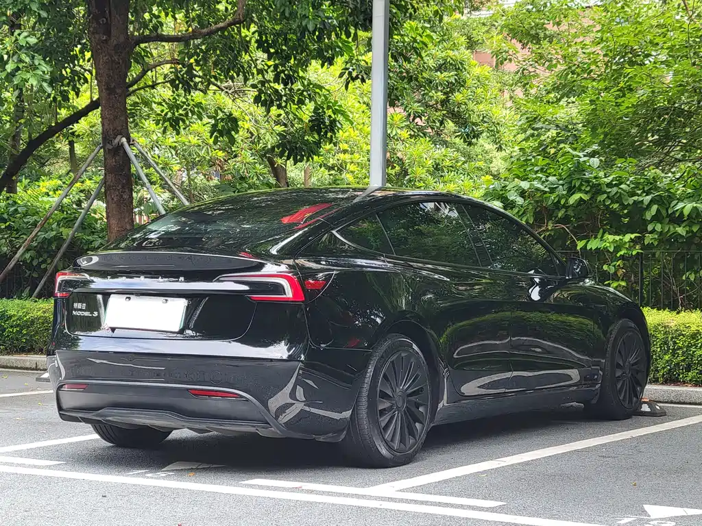 Tesla Model 3 — миниатюра 12