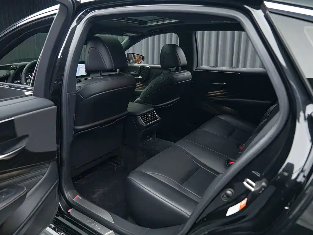 Lexus LS — миниатюра 8