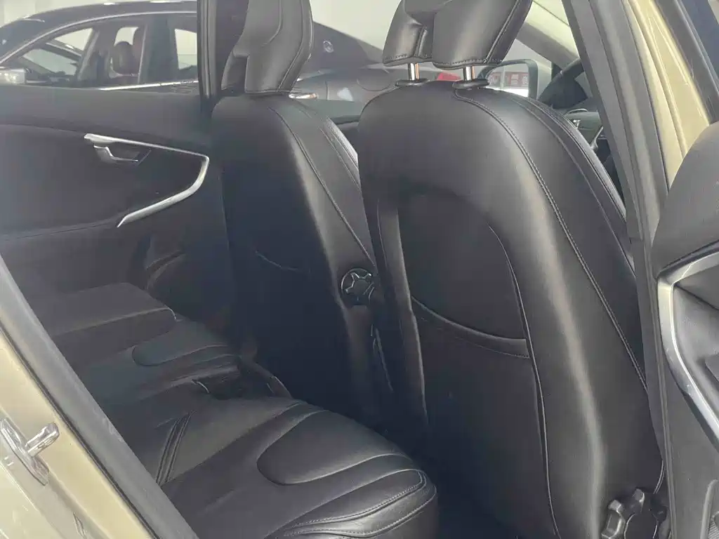 Volvo V40 — миниатюра 15