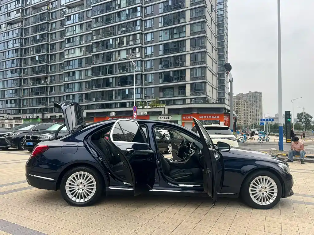 Mercedes-Benz C-Class — миниатюра 8