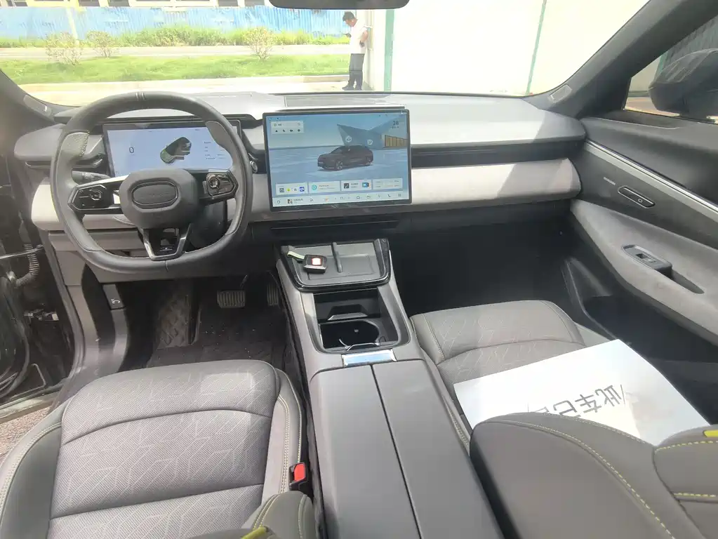 Lynk & Co 08 EM-P 2025 245km Pro