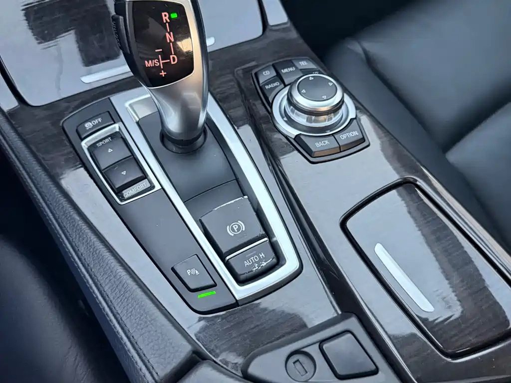 BMW 5 Series — миниатюра 18