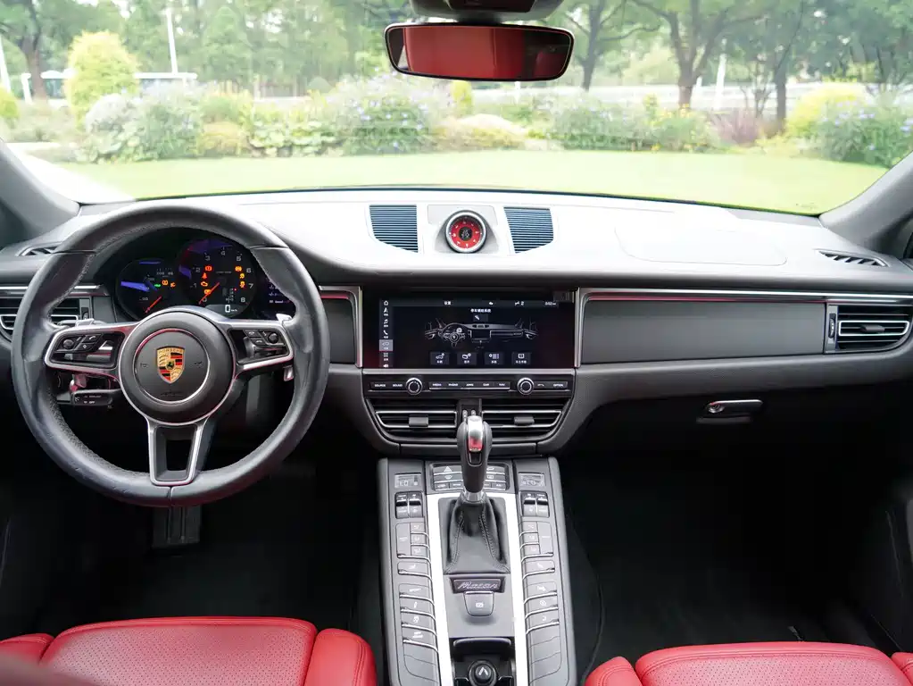 Porsche Macan — миниатюра 13