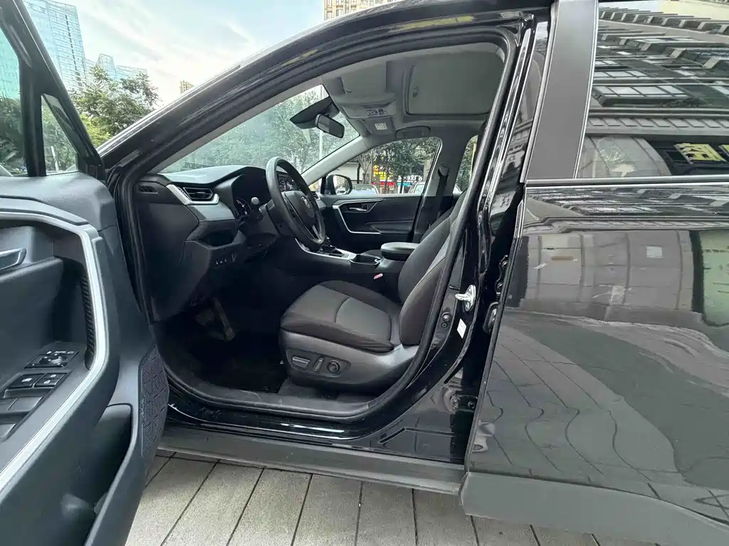 Toyota RAV4 2024 2.0L CVT