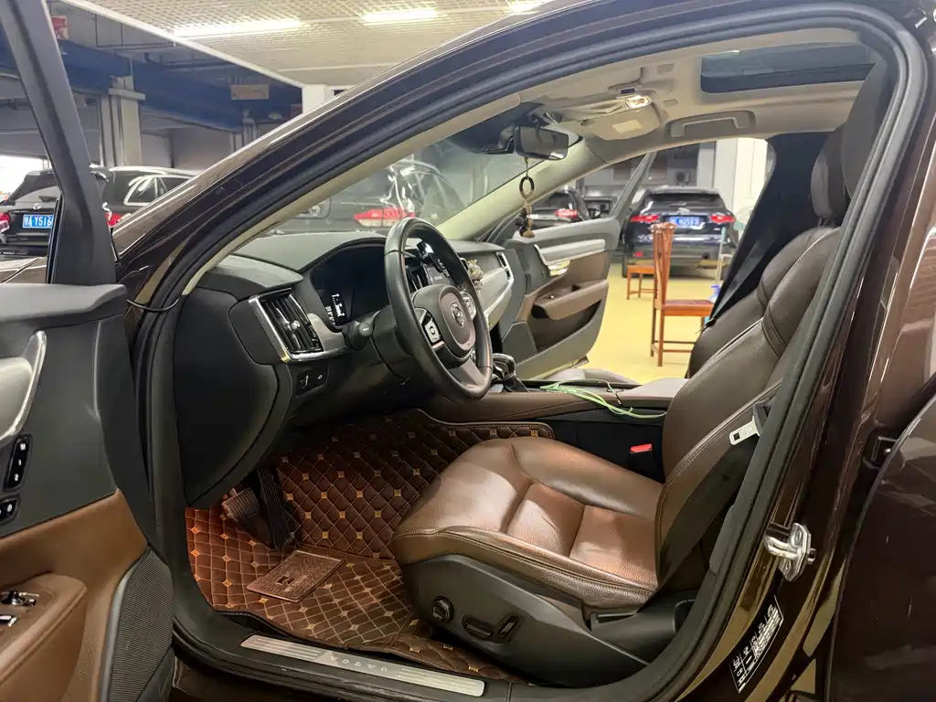Volvo S90 — миниатюра 4