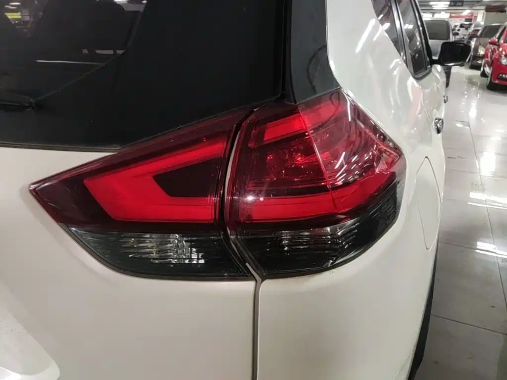 Nissan X-Trail — миниатюра 8