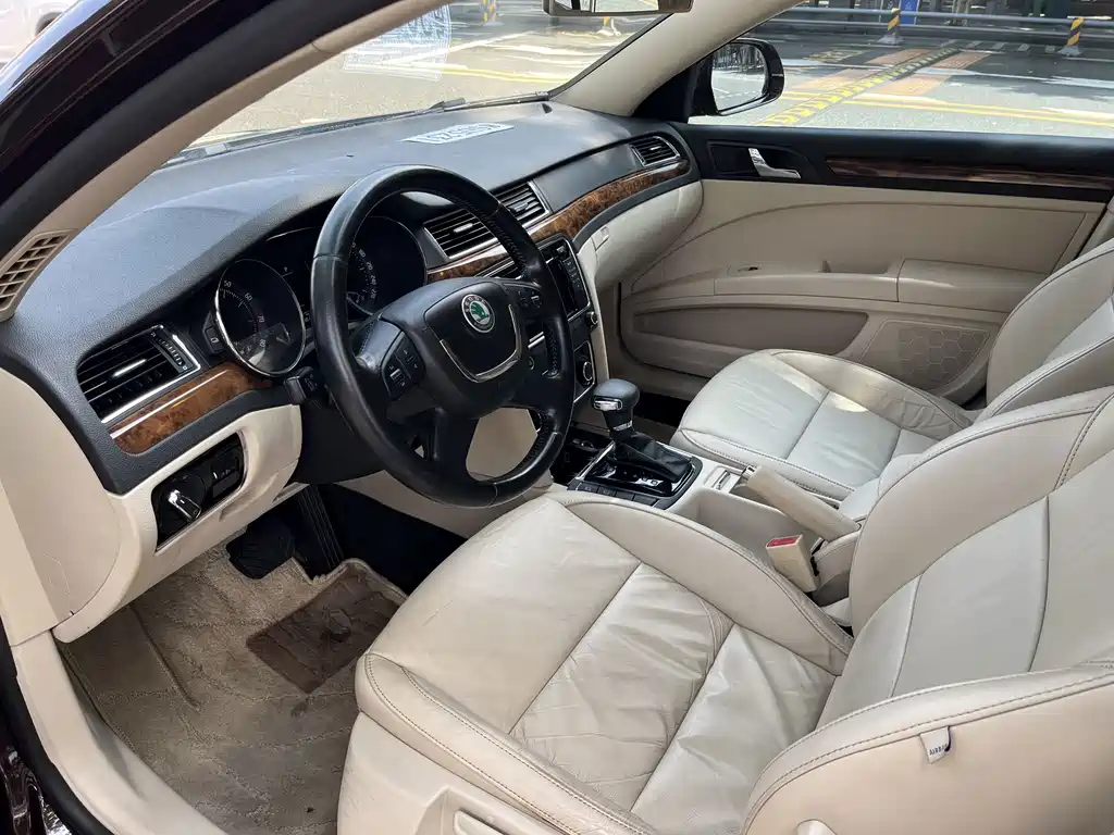 Skoda Superb — миниатюра 5