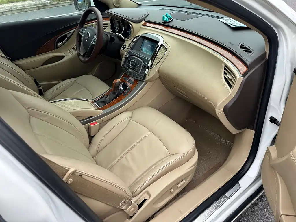 Buick LaCrosse — миниатюра 7