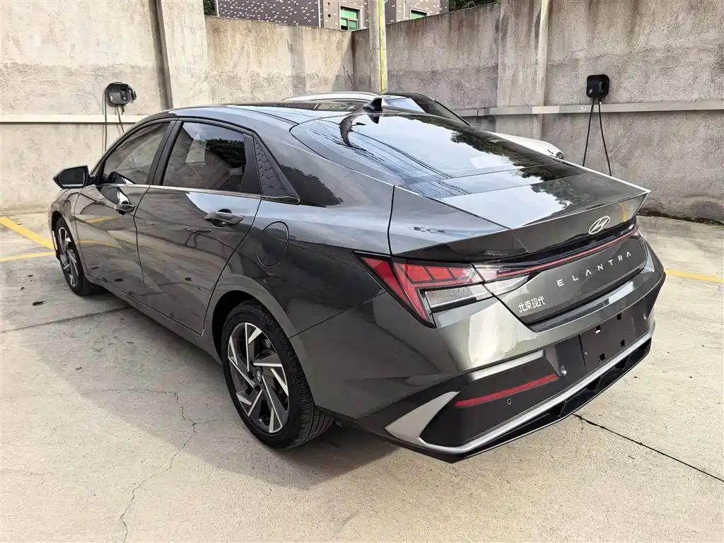 Hyundai Elantra 2023 1.5L CVT LUX Luxury