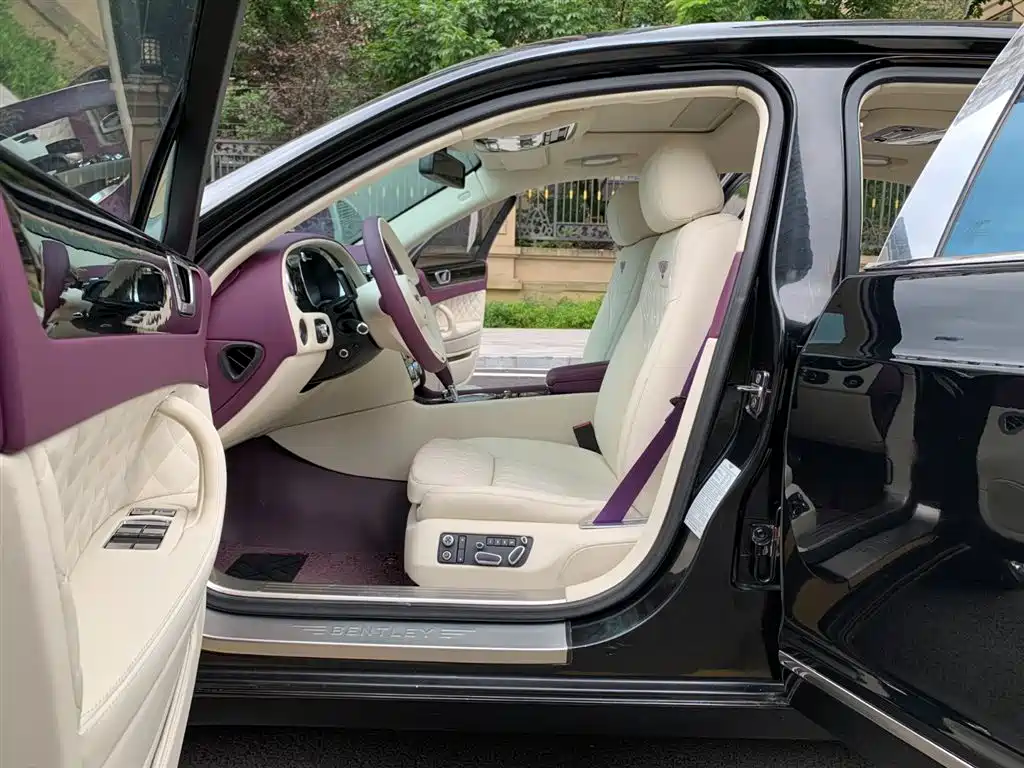 Bentley Flying Spur 2010 6.0T мест