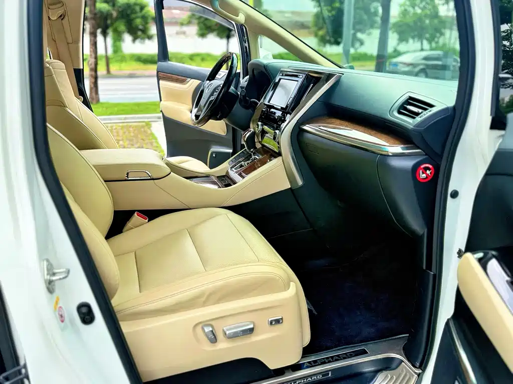 Toyota Alphard 2015 3.5L Luxury