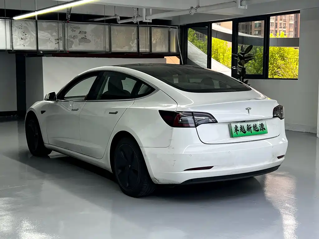 Tesla Model 3 — миниатюра 11