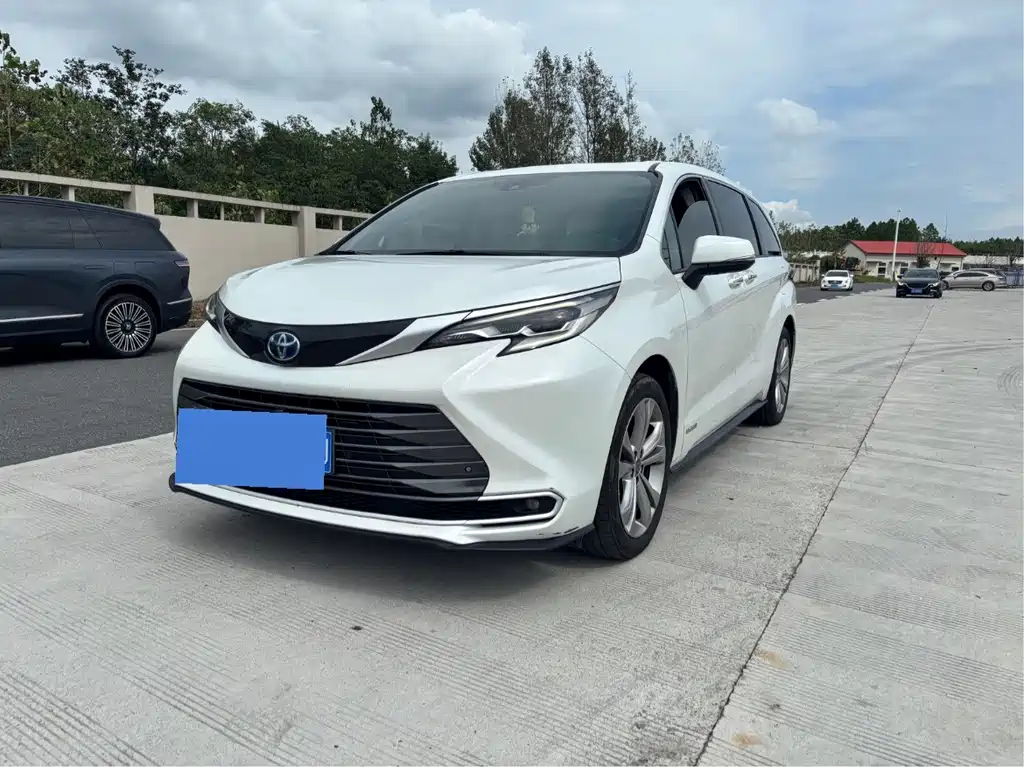Toyota Sienna — миниатюра 2