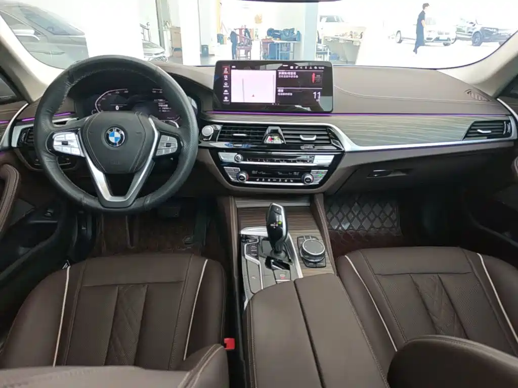 BMW 5 Series — миниатюра 10