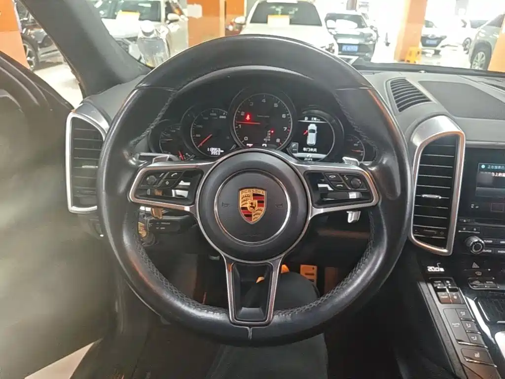 Porsche Cayenne — миниатюра 11