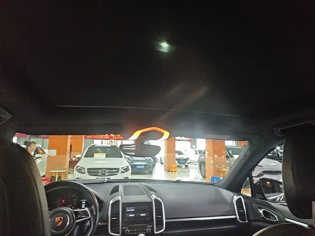 Porsche Cayenne — миниатюра 18