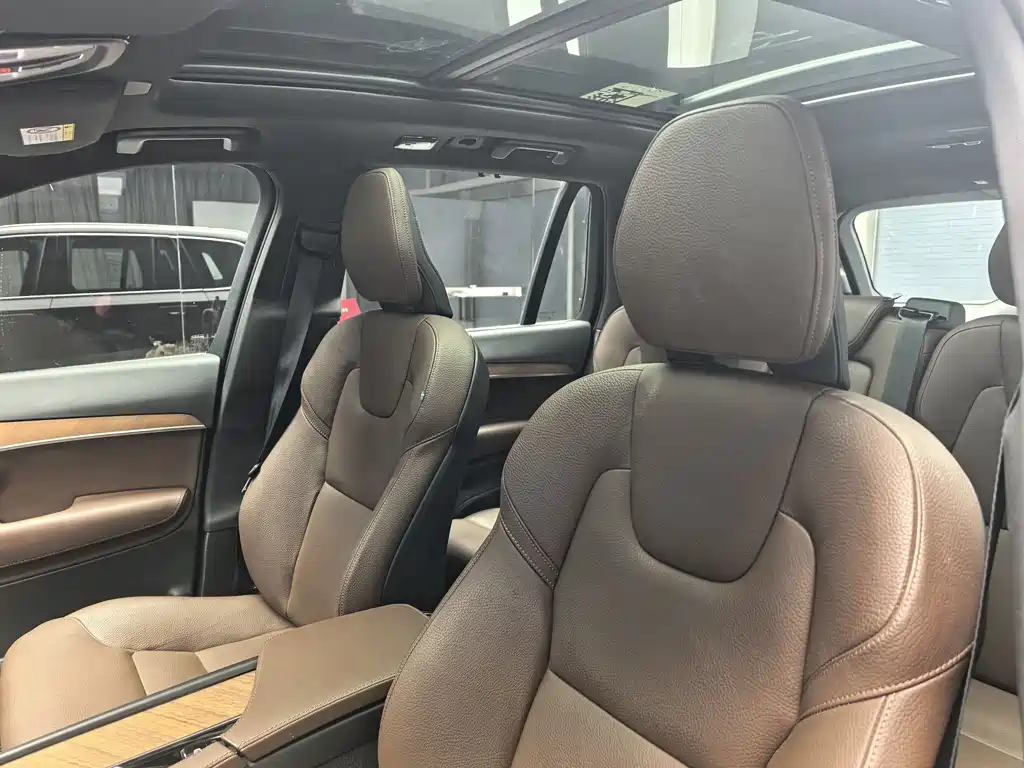 Volvo XC90 2024 B6 Luxury 7 мест