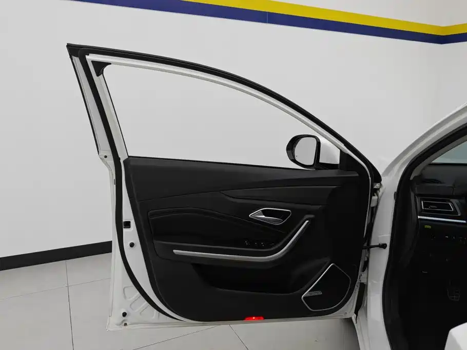BAIC U7 — миниатюра 7