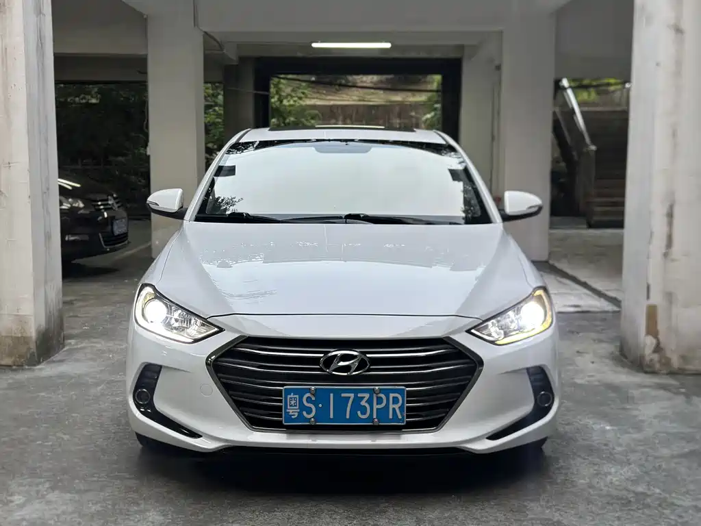 Hyundai Elantra — миниатюра 2