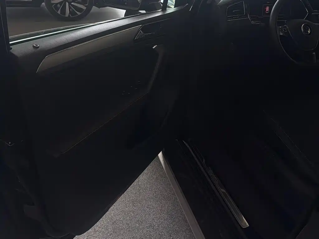 Volkswagen Tiguan L — миниатюра 8