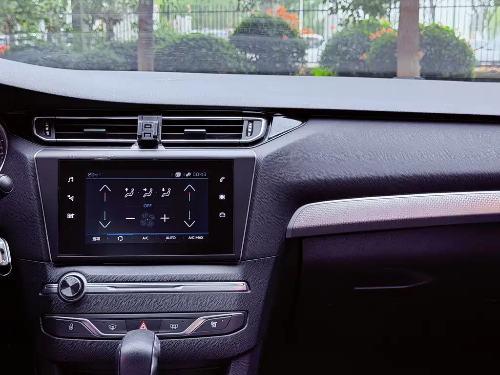 Peugeot 408 — миниатюра 16