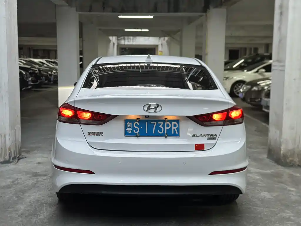 Hyundai Elantra — миниатюра 8