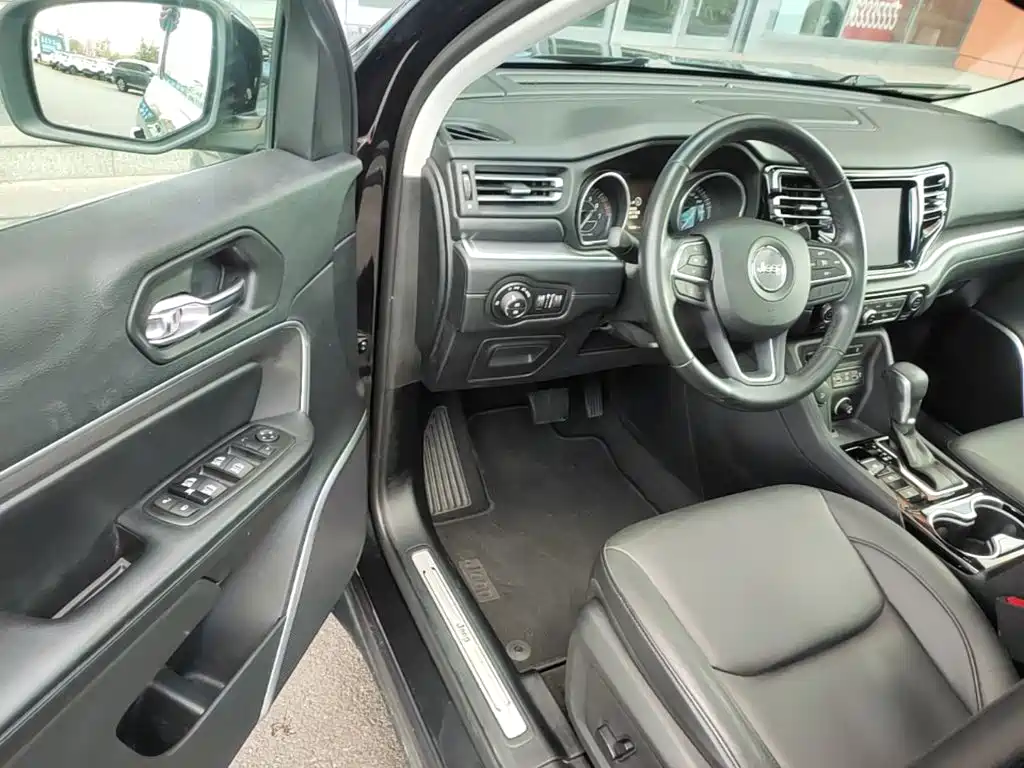 Jeep Grand Commander — миниатюра 16