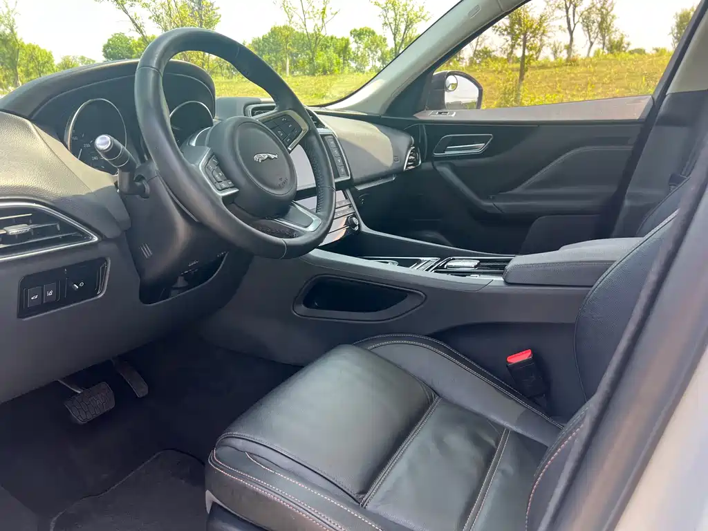 Jaguar F-PACE — миниатюра 6