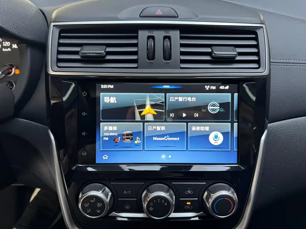 Nissan Tiida — миниатюра 10