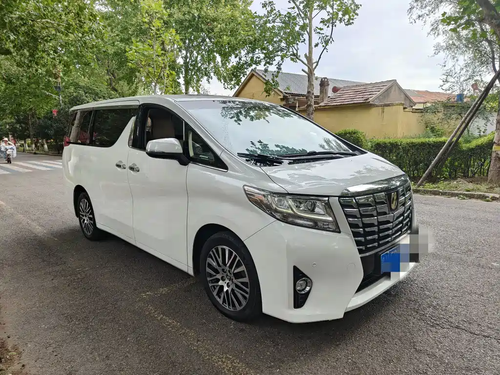 Toyota Alphard — миниатюра 3
