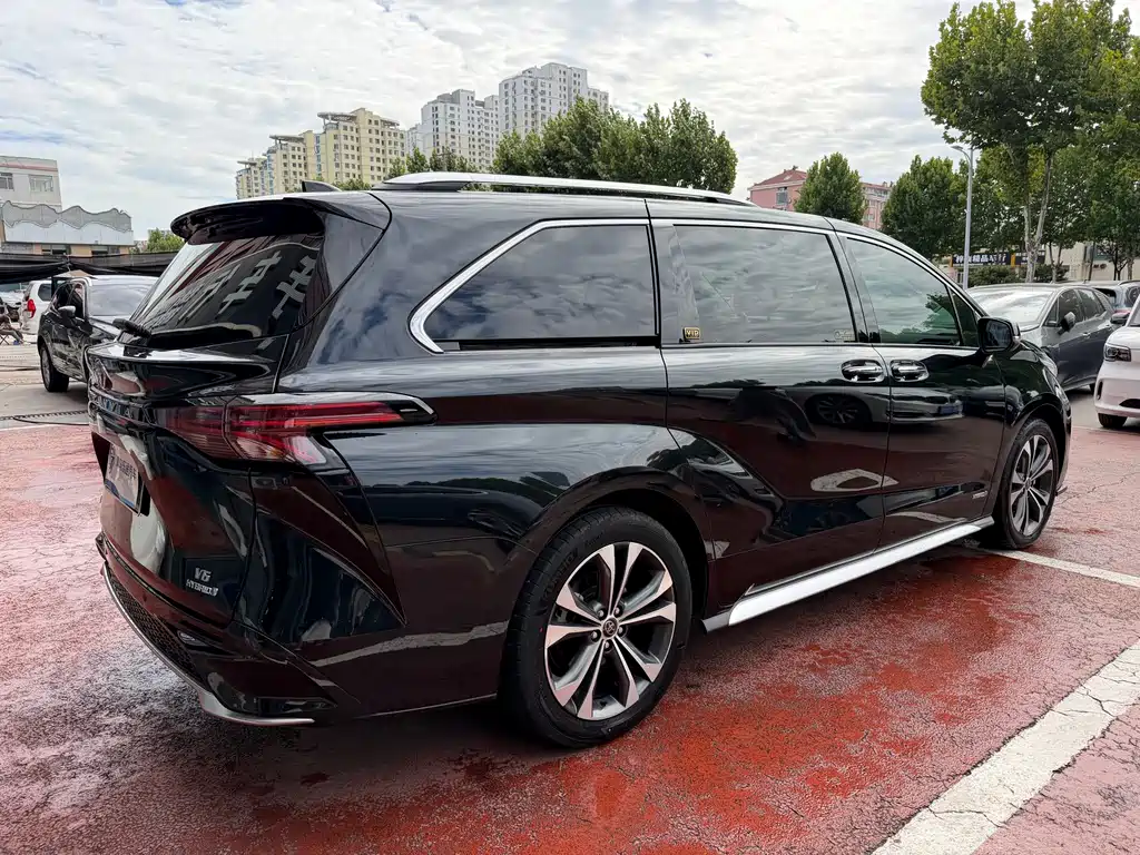 Toyota Granvia — миниатюра 6