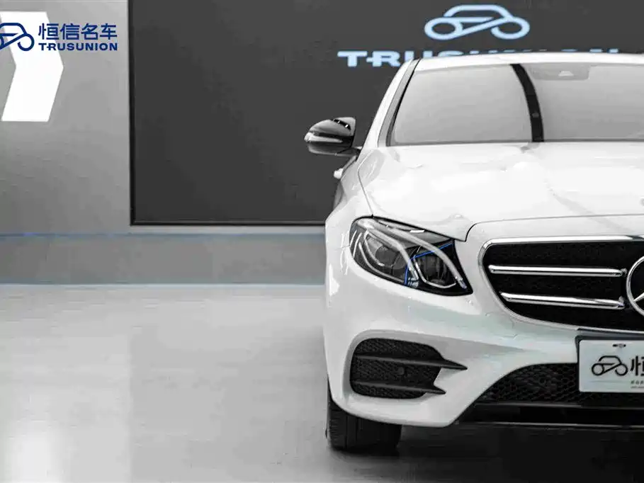 Mercedes-Benz E-Class — миниатюра 8