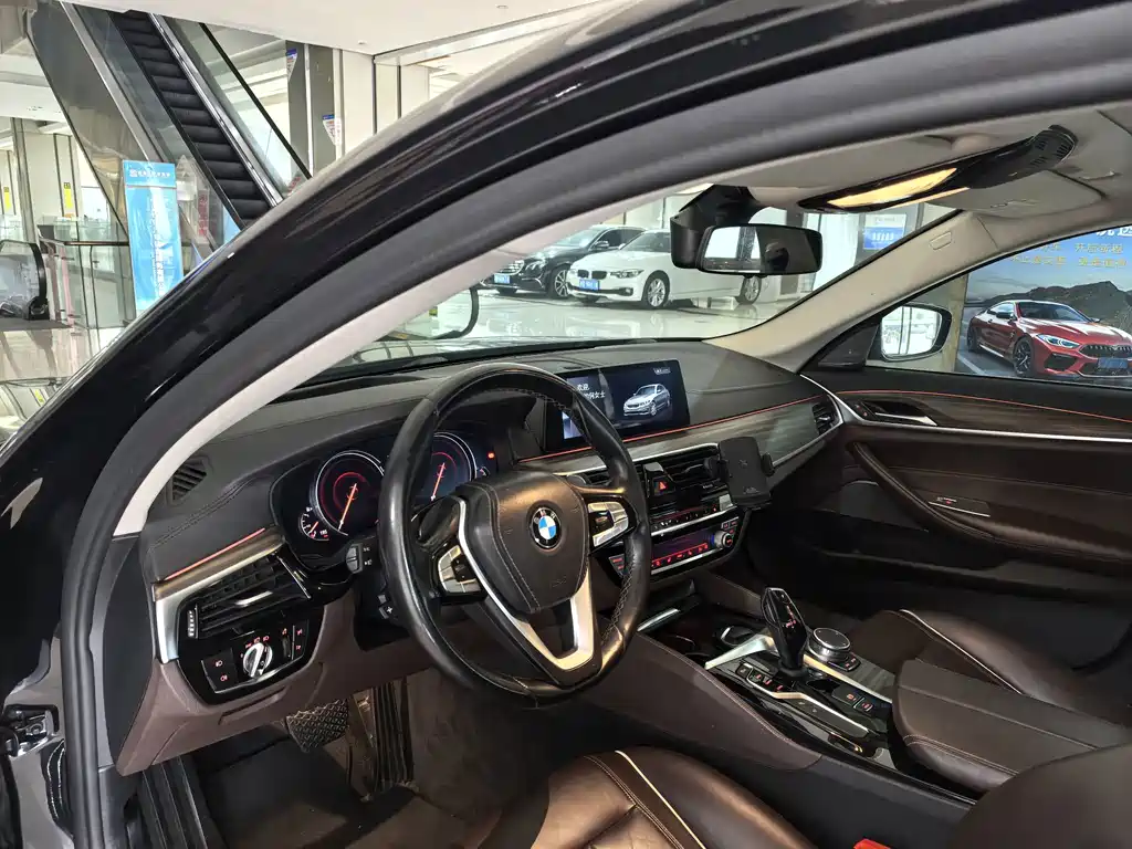 BMW 5 Series — миниатюра 4