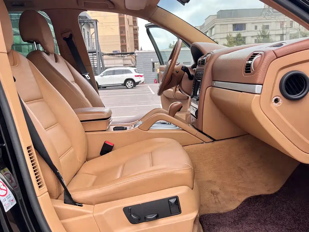 Porsche Cayenne — миниатюра 8