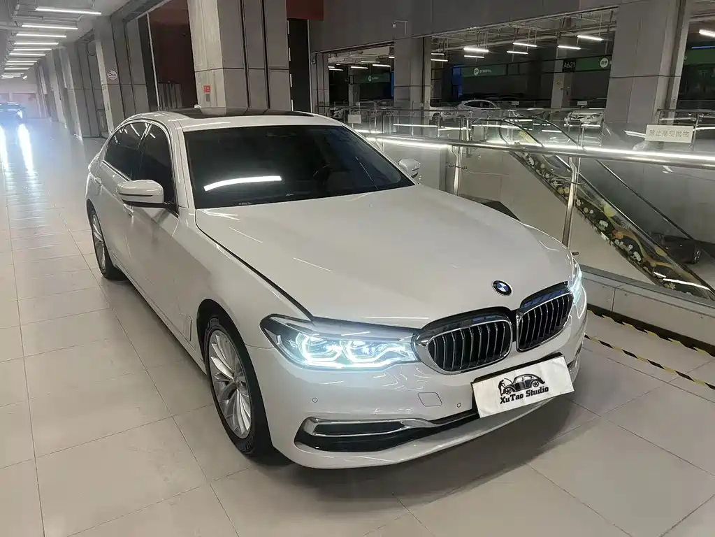 BMW 5 Series New Energy — миниатюра 2
