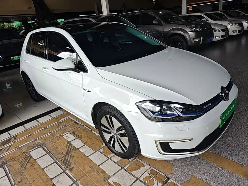 Volkswagen Golf EV — миниатюра 4
