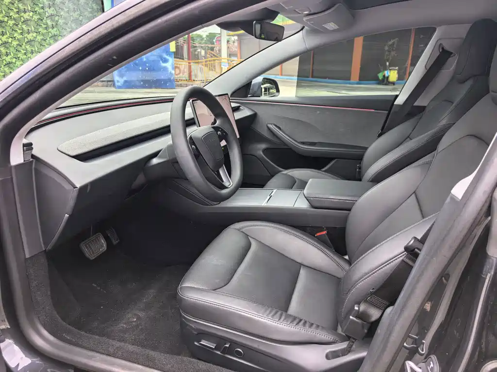 Tesla Model 3 — миниатюра 8