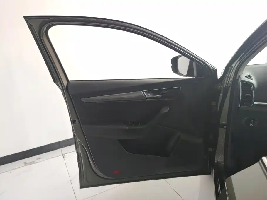 Skoda Karoq — миниатюра 7