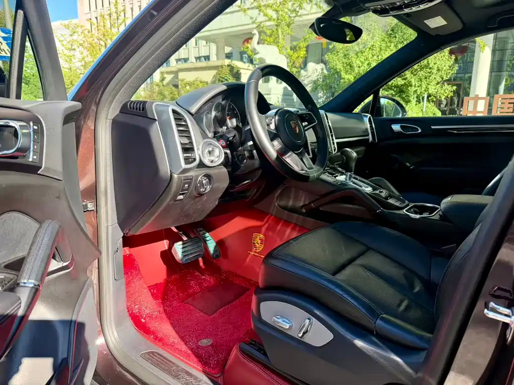 Porsche Cayenne — миниатюра 6