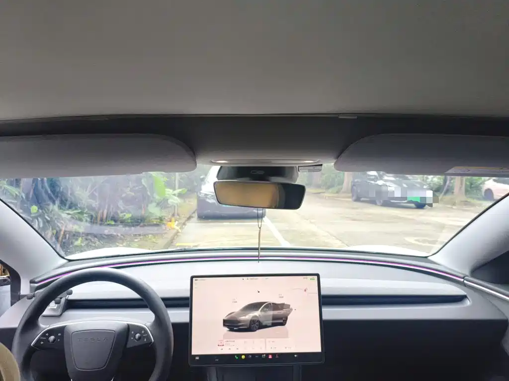 Tesla Model 3 — миниатюра 15