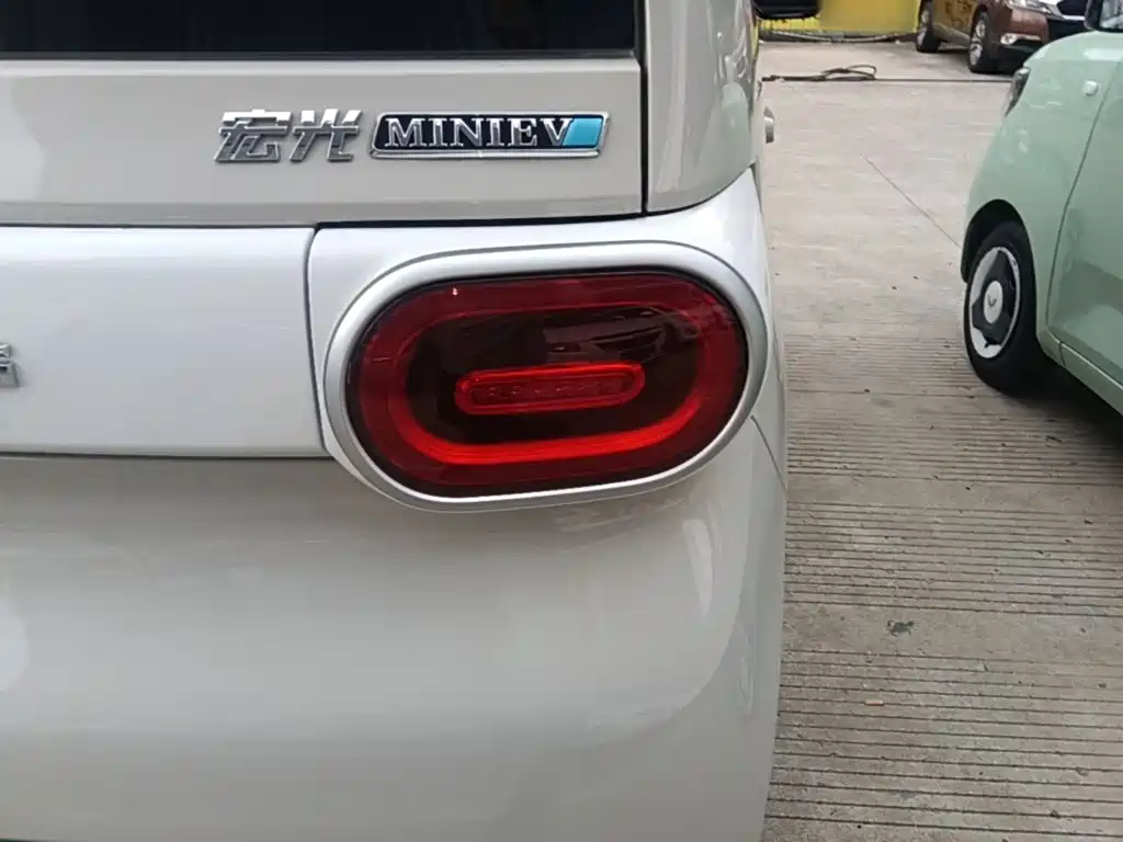 Wuling MINIEV — миниатюра 8