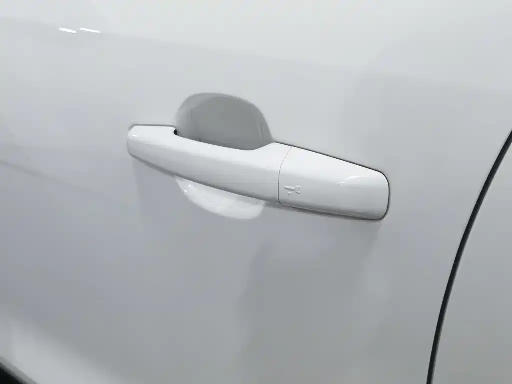 Jaguar F-PACE — миниатюра 18