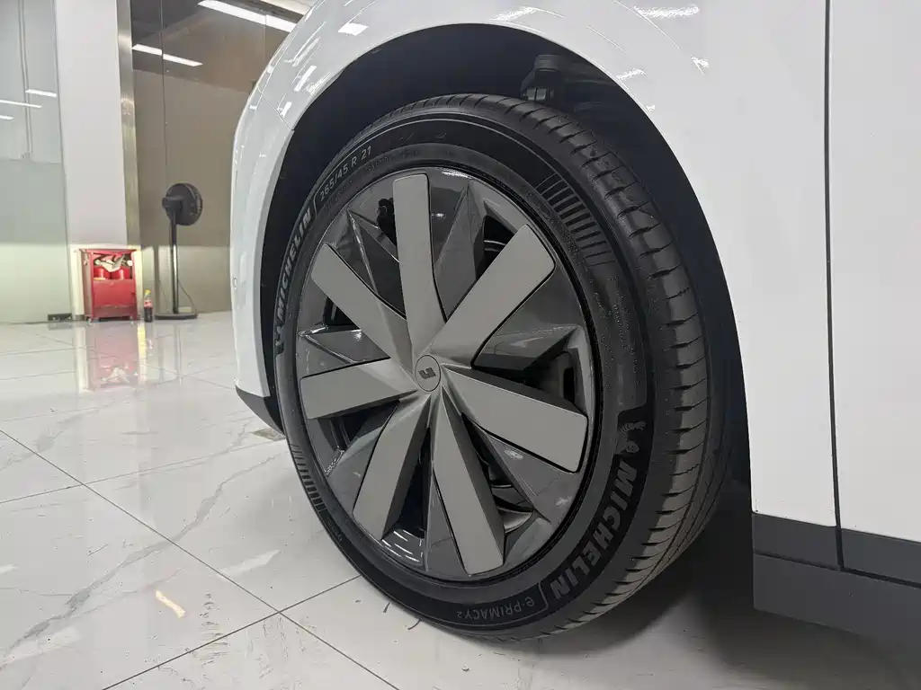 Li Auto i8 2025 Standard