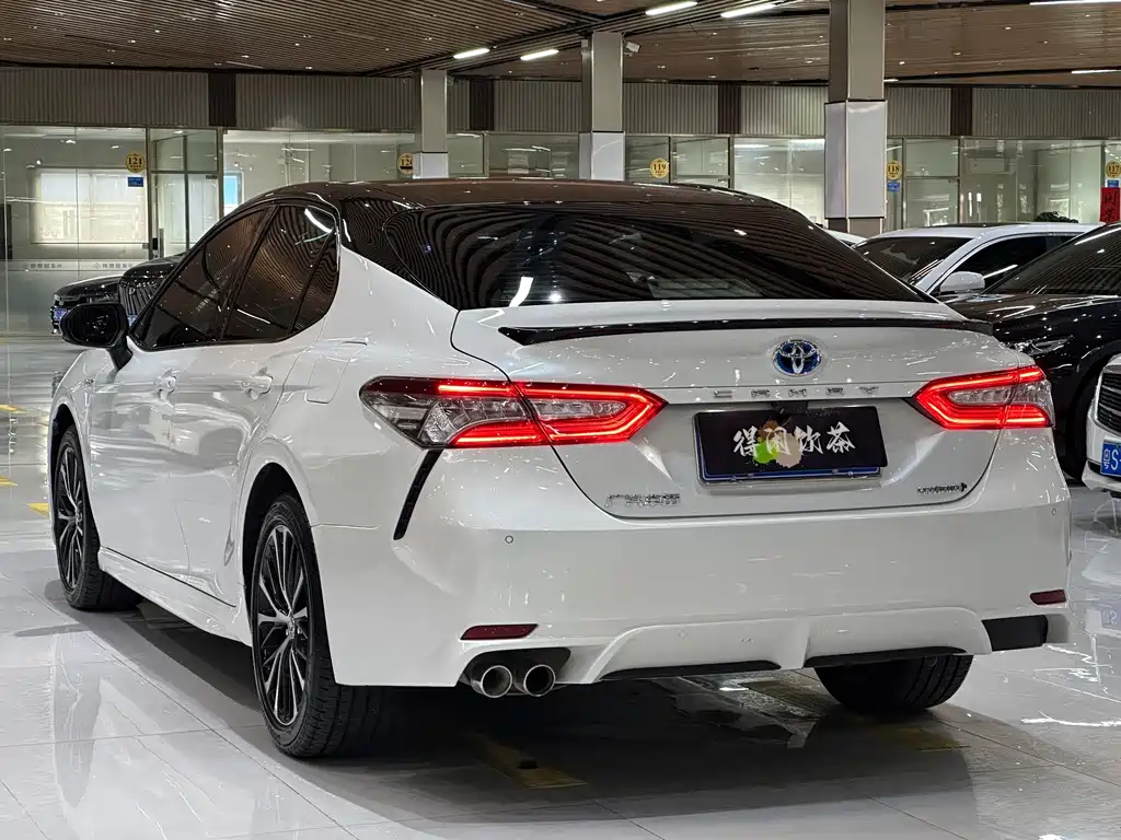 Toyota Camry — миниатюра 16