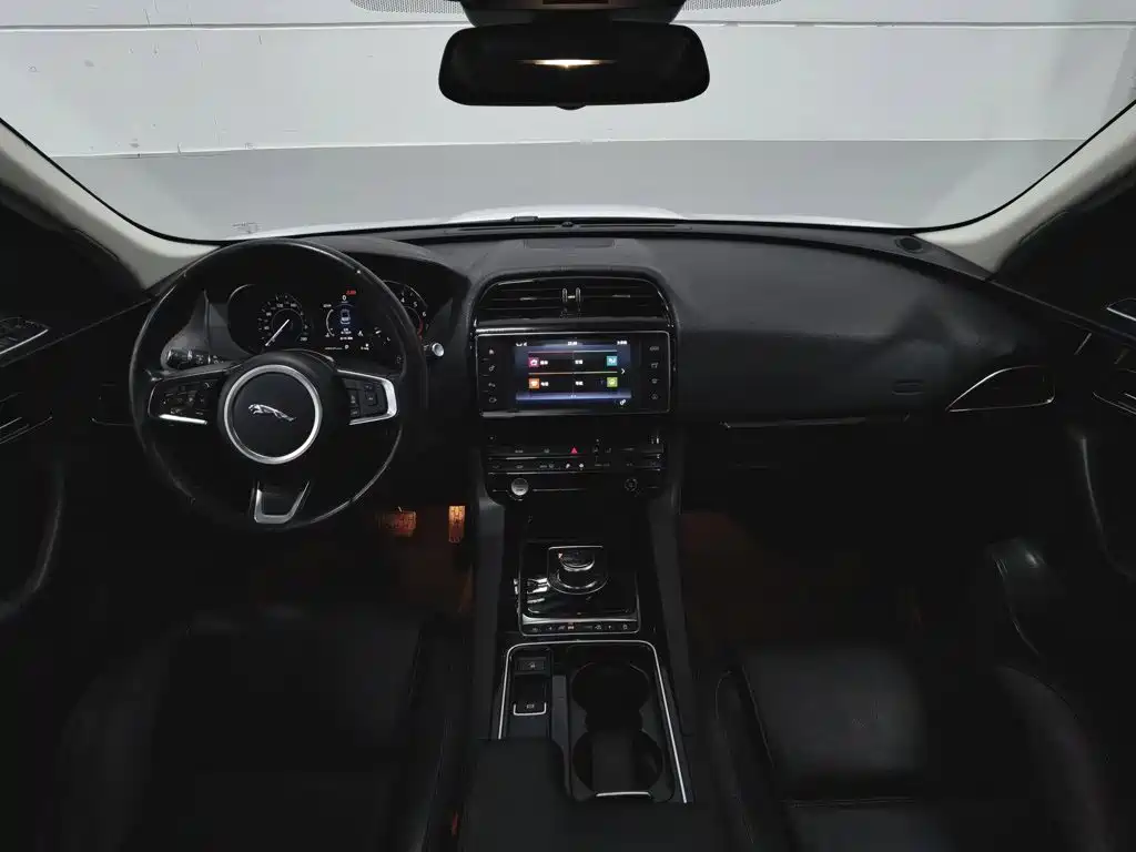 Jaguar F-PACE — миниатюра 5