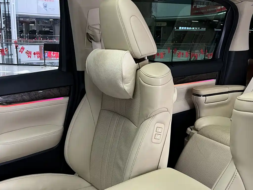 Toyota Vellfire — миниатюра 18