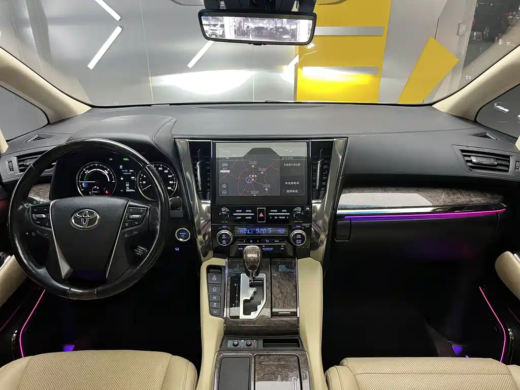 Toyota Vellfire — миниатюра 31