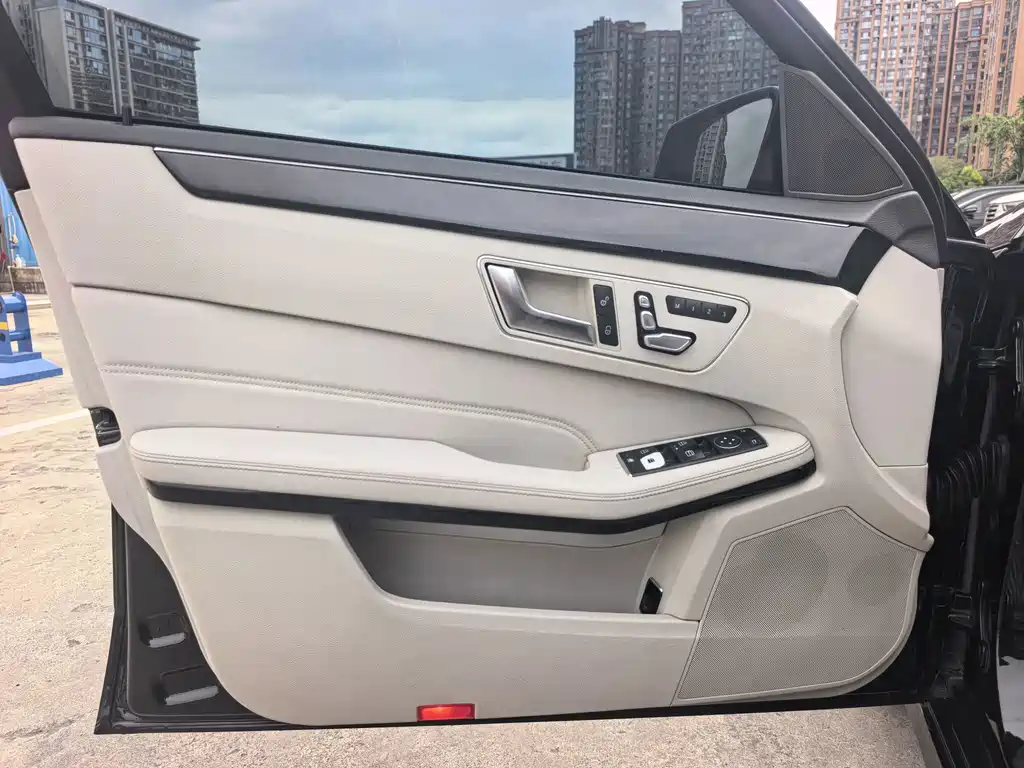 Mercedes-Benz E-Class — миниатюра 11